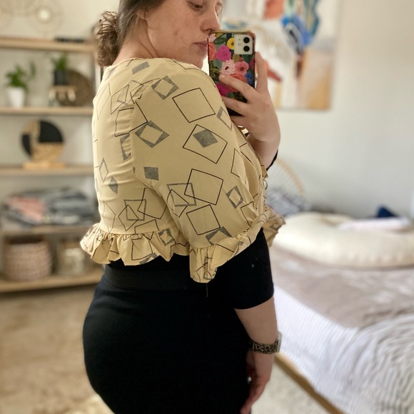 🛍 New Plus Ruffle Top - Picture 5 of 7